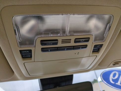 Used 2019 Toyota Highlander XLE FWD image 28