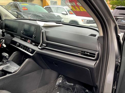 Used 2023 Kia Sportage LX image 15