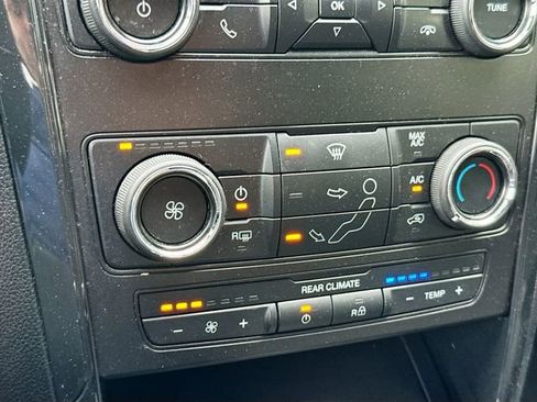Used 2018 Ford Explorer XLT AWD/4WD image 20
