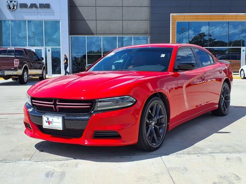 Used 2020 Dodge Charger SXT w/ Blacktop Package RWD image 3