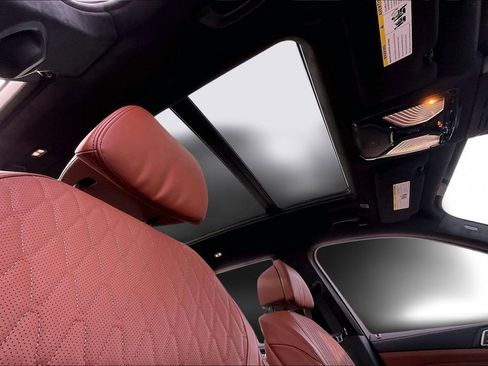 Used 2025 BMW X7 M60i w/ Climate Comfort Package image 22