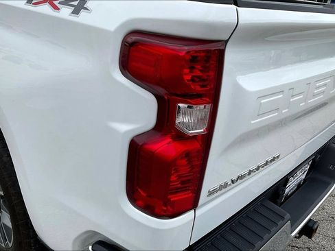 Used 2023 Chevrolet Silverado 1500 LT AWD/4WD image 28