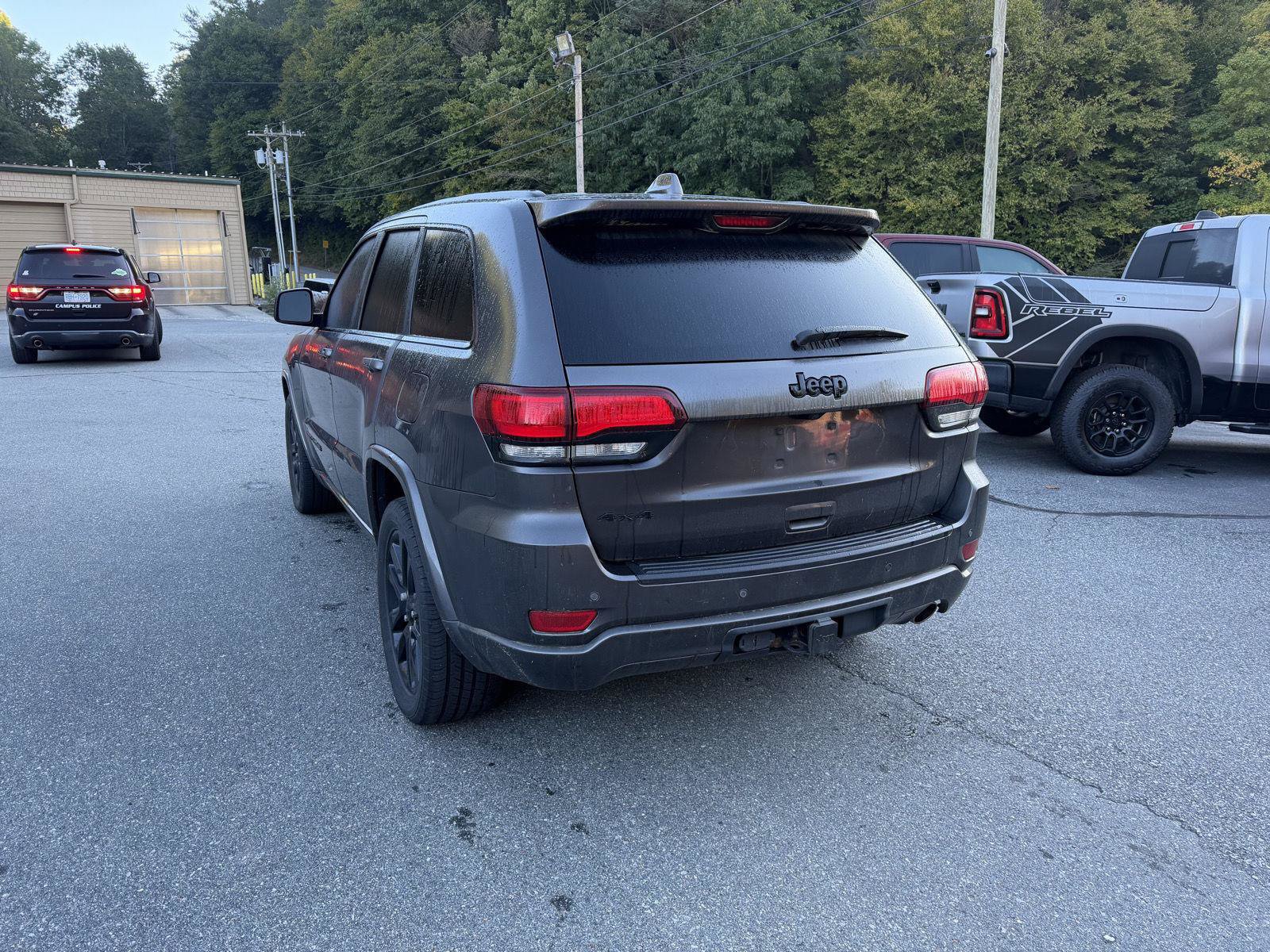 Used 2021 Jeep Grand Cherokee Laredo X AWD/4WD image 7