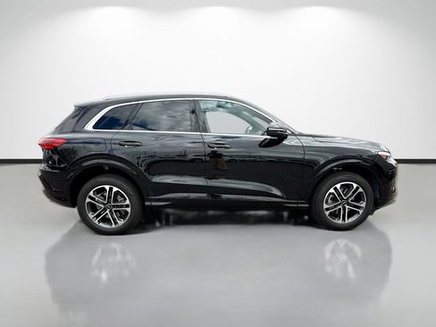 Certified 2025 Audi Q5 Premium w/ Convenience Package image 2