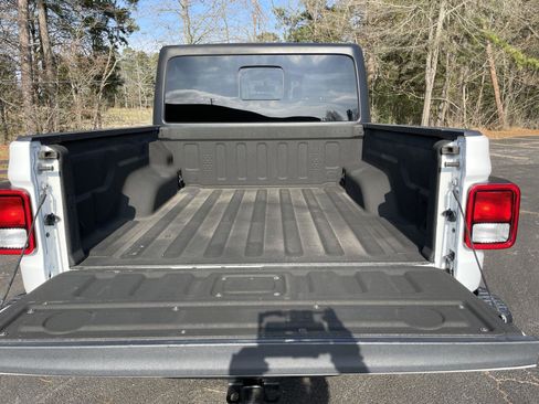 Certified 2022 Jeep Gladiator Rubicon w/ Cold Weather Group image 40