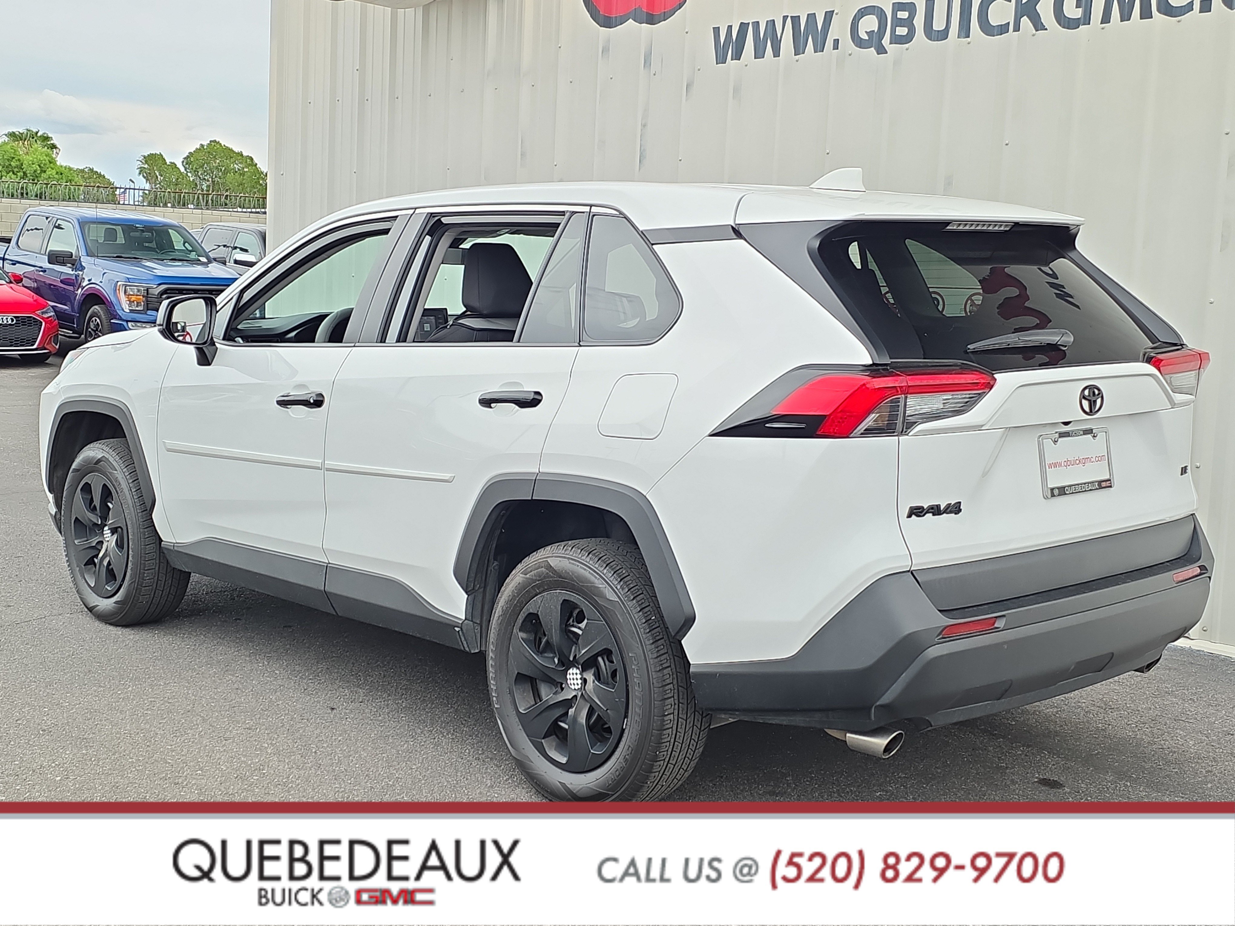 Used 2022 Toyota RAV4 LE FWD image 5