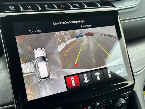 New 2025 Jeep Grand Cherokee Limited w/ Luxury Tech Group II image 23