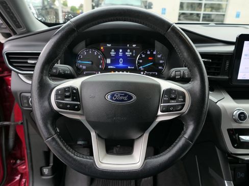 Used 2022 Ford Explorer XLT w/ Equipment Group 202A image 19