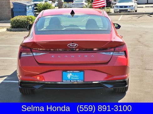 Used 2021 Hyundai Elantra SEL w/ Convenience + Premium Package image 6