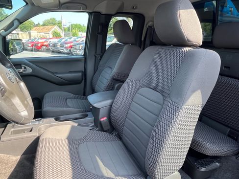 Used 2012 Nissan Frontier SV w/ SV Premium Utility Pkg AWD/4WD image 12