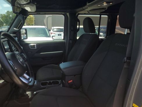 Used 2020 Jeep Wrangler Unlimited Sahara w/ Dual Top Group AWD/4WD image 23