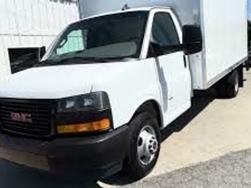 Used 2022 Chevrolet Express 3500 w/ Power Convenience Package RWD image 2