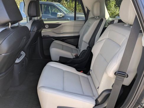 Certified 2025 Lincoln Navigator Reserve image 17