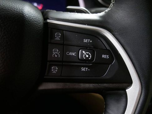 Used 2022 Jeep Grand Cherokee L Limited AWD/4WD image 27