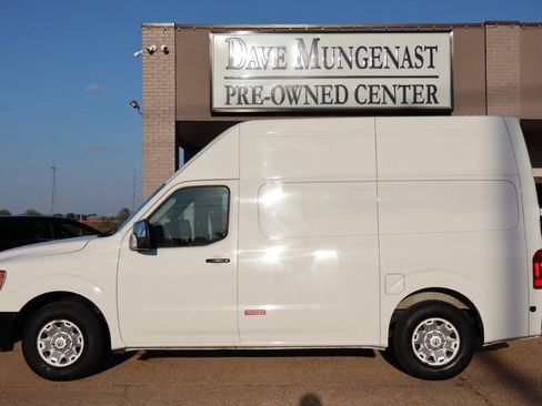 Used 2020 Nissan NV 3500 SV image 2