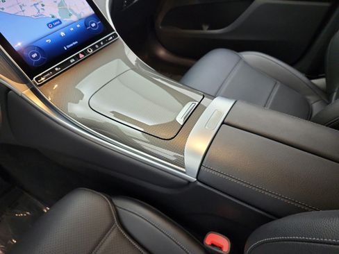 Used 2023 Mercedes-Benz GLC 300 4MATIC image 11