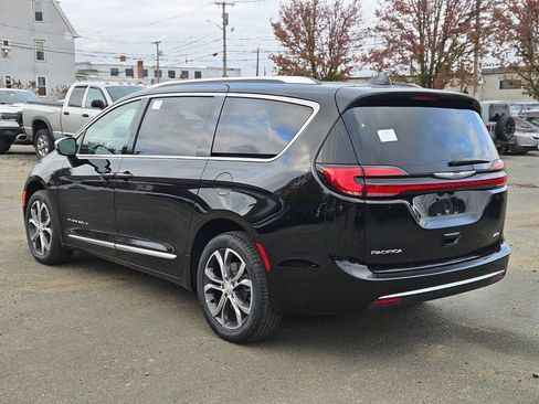 New 2026 Chrysler Pacifica Pinnacle image 3
