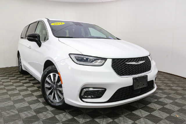Used 2024 Chrysler Pacifica Limited FWD image 3
