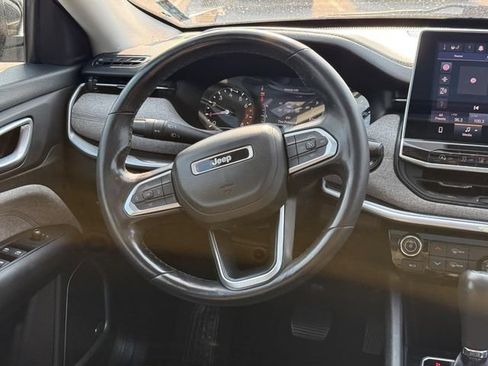 Used 2022 Jeep Compass Latitude w/ Sun and Sound Group AWD/4WD image 17