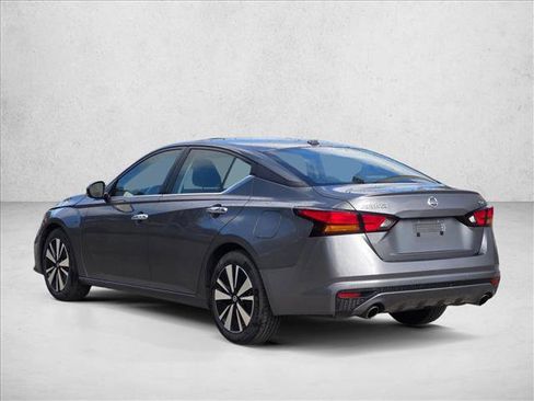 Used 2022 Nissan Altima 2.5 SV w/ SV Premium Package image 8