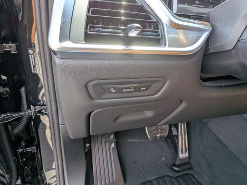 New 2026 BMW X5 xDrive40i w/ Executive Package AWD/4WD image 17