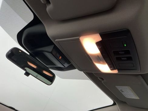 Used 2022 Nissan Rogue SV w/ SV Premium Package image 22