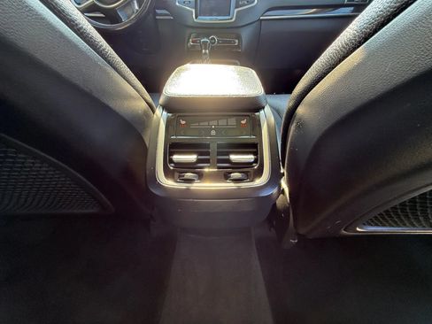 Used 2019 Volvo XC90 T5 Momentum w/ Multimedia Package AWD/4WD image 23