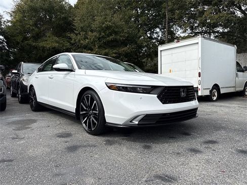 Used 2025 Honda Accord Touring image 2