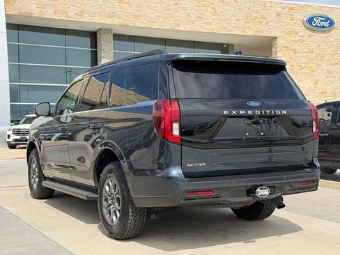 Used 2025 Ford Expedition Active RWD image 12