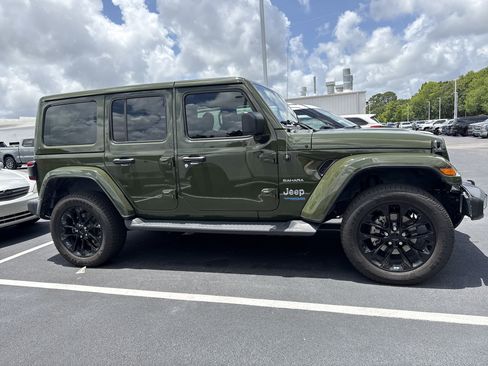 Used 2021 Jeep Wrangler Unlimited Sahara AWD/4WD image 10
