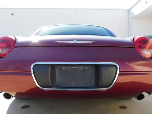 Used 2004 Ford Thunderbird image 20