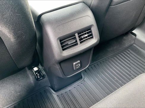 Used 2024 Chevrolet Equinox LT image 32