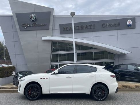 Used 2022 Maserati Levante Trofeo image 8