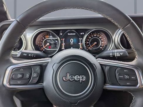 Used 2023 Jeep Wrangler Unlimited Sahara AWD/4WD image 34