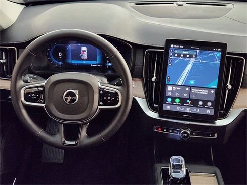 Used 2025 Volvo XC90 B5 Plus image 26