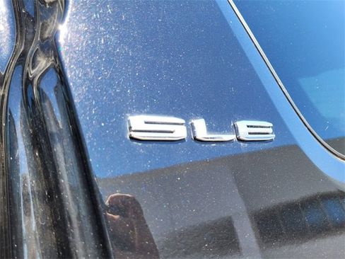 Used 2022 GMC Acadia SLE image 6