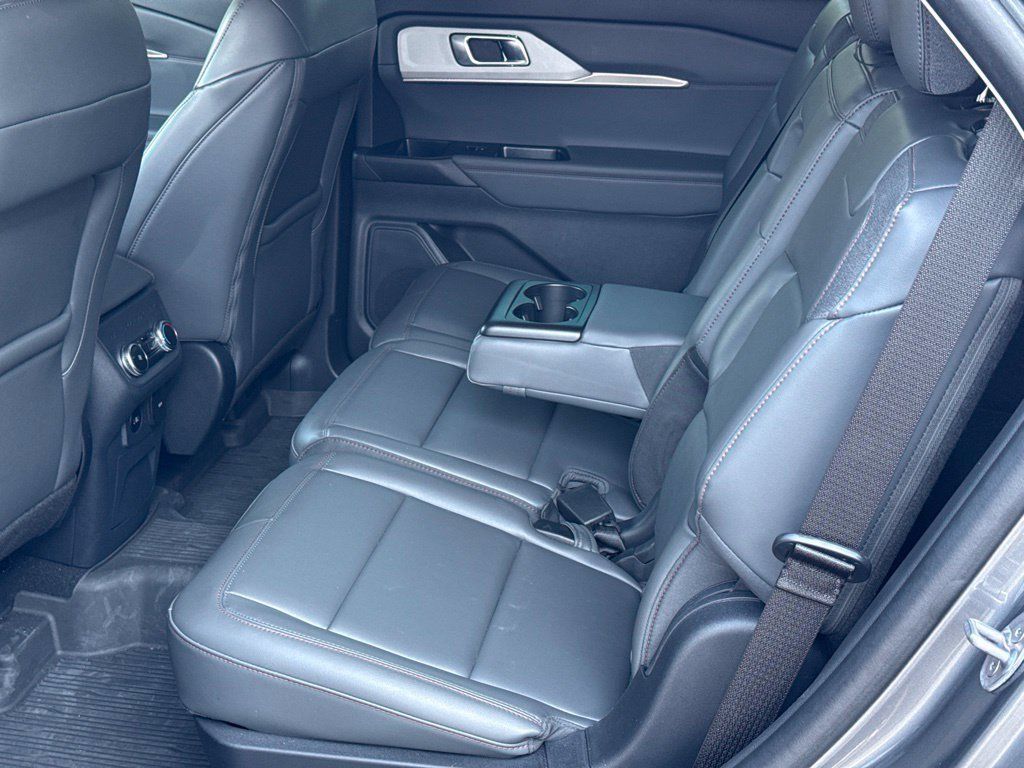 Used 2025 Ford Explorer Active w/ Active Comfort Package AWD/4WD image 22