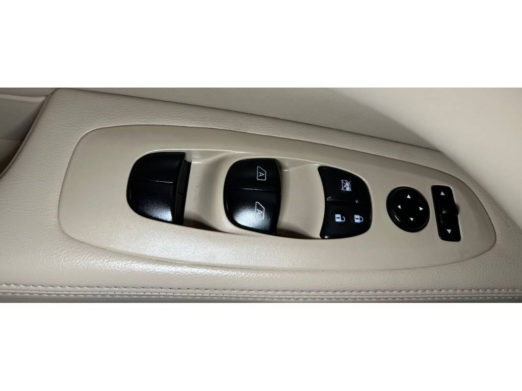 Used 2020 Nissan Pathfinder Platinum FWD image 34