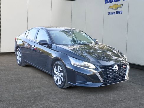 Used 2025 Nissan Altima 2.5 S FWD image 7