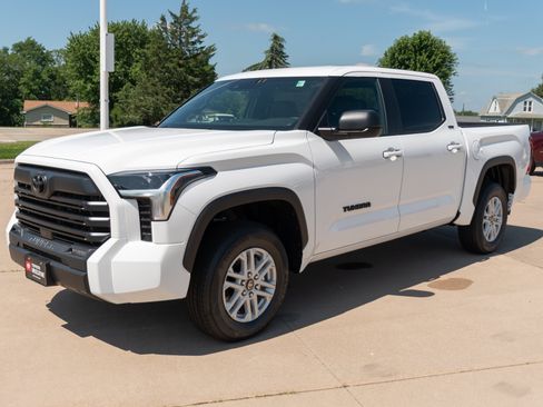 New 2026 Toyota Tundra SR5 AWD/4WD image 4