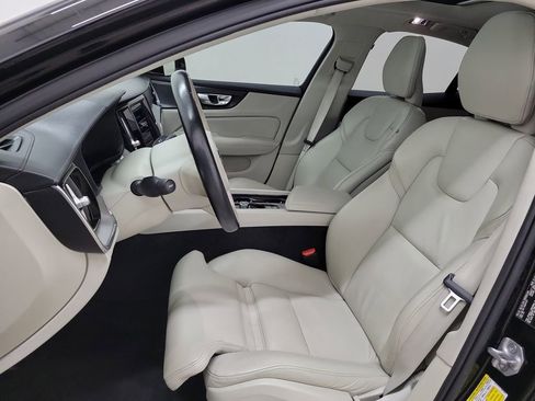 Used 2022 Volvo S60 B5 Inscription image 17