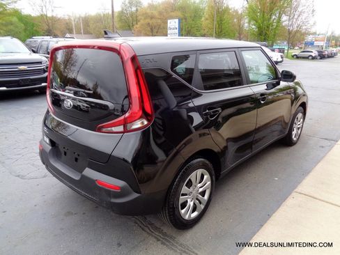 Used 2021 Kia Soul LX image 3