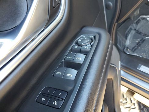 Used 2021 Chevrolet Tahoe Z71 w/ Luxury Package AWD/4WD image 15