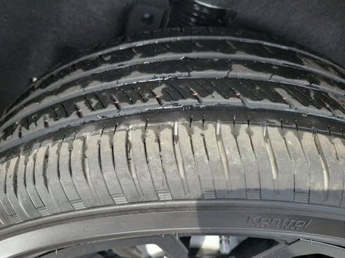 Used 2023 GMC Terrain SLE w/ Driver Convenience Package image 10