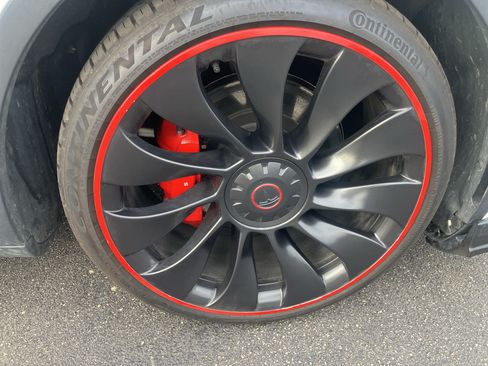 Used 2023 Tesla Model Y Performance AWD/4WD image 9
