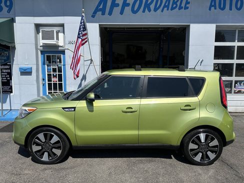 Used 2015 Kia Soul ! FWD image 5