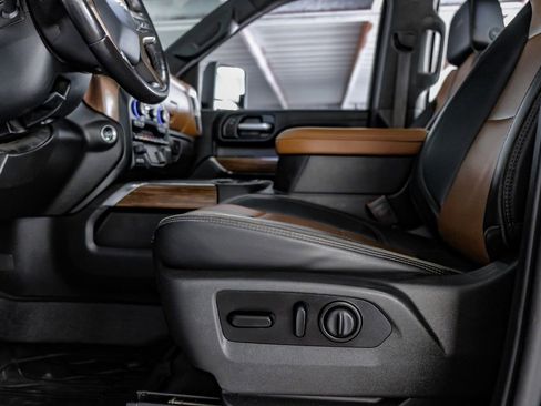 Used 2021 Chevrolet Silverado 3500 High Country image 31