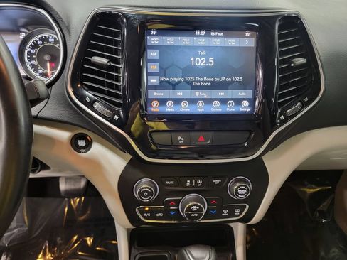 Used 2020 Jeep Cherokee Limited FWD image 19