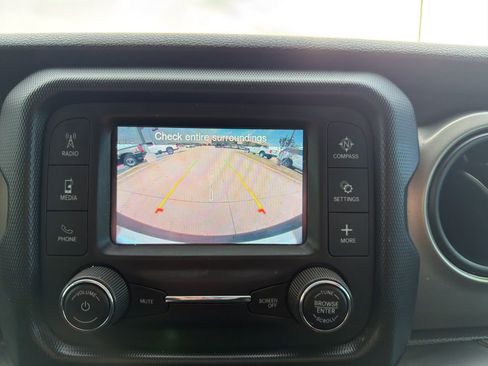 Used 2020 Jeep Wrangler Sport S image 19