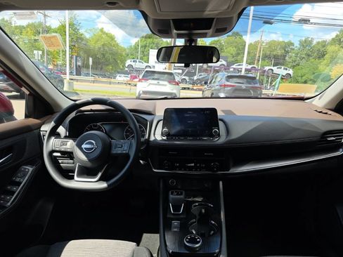 Used 2023 Nissan Rogue SV AWD/4WD image 14